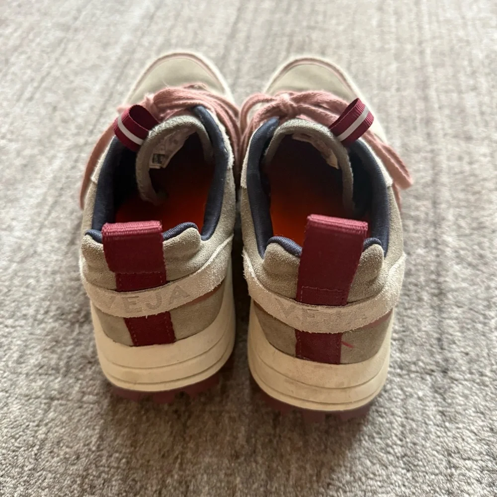 Veja Women's Venturi Sneakers - Picture 3 of 7